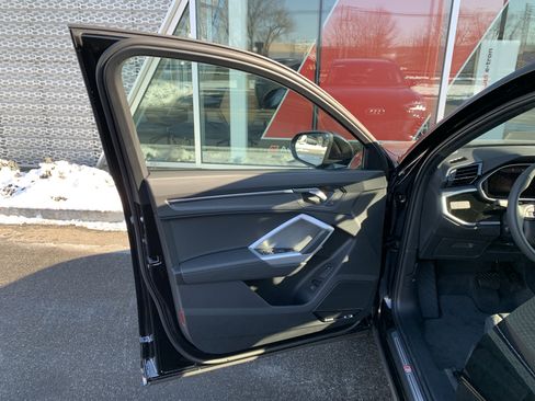 New 2025 Audi Q3 2.0T Premium image 9