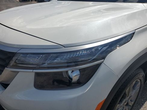 Used 2023 Kia Seltos LX AWD/4WD image 12