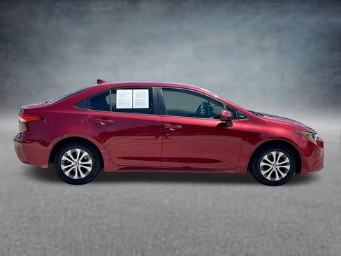 Used 2022 Toyota Corolla LE FWD image 3