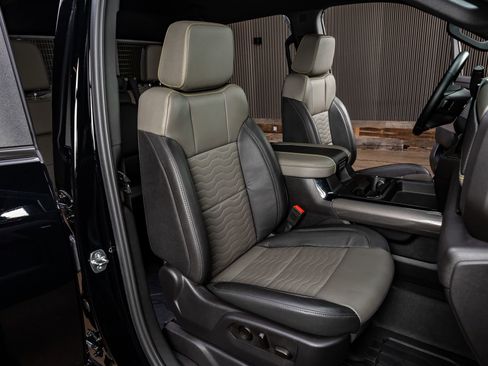 Used 2025 Chevrolet Silverado 2500 ZR2 image 31