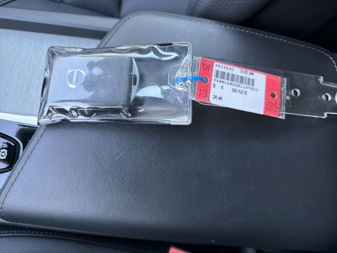 Certified 2025 Volvo XC60 B5 Plus image 32