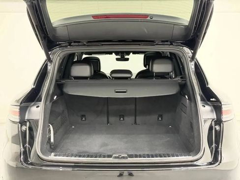 Used 2022 Porsche Cayenne AWD/4WD image 38