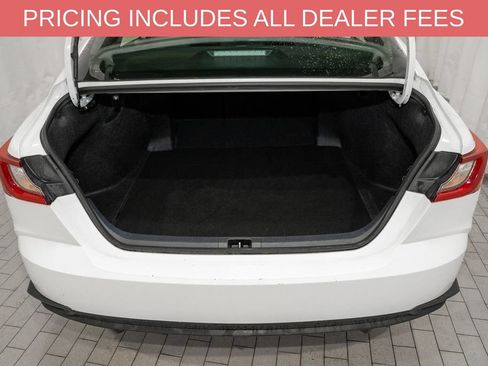 Used 2025 Toyota Camry SE FWD image 5