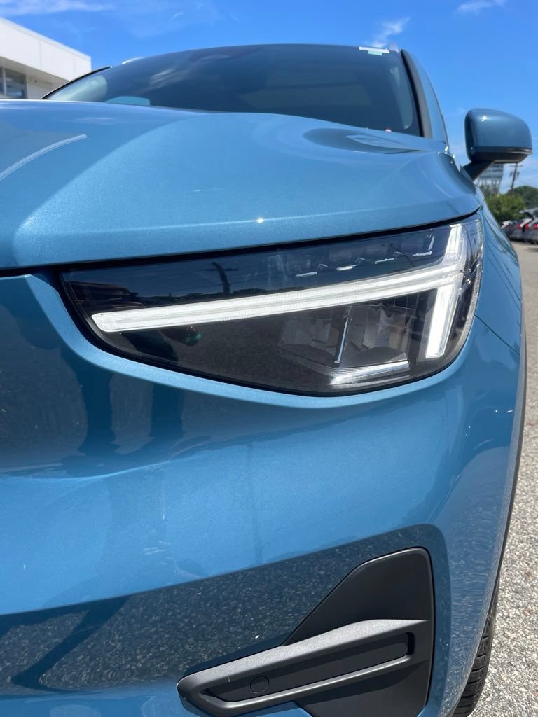 Used 2025 Volvo XC40 B5 Core AWD/4WD image 9