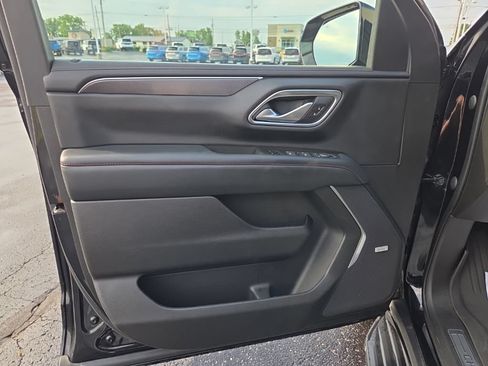Used 2022 Chevrolet Tahoe RST w/ Luxury Package AWD/4WD image 27