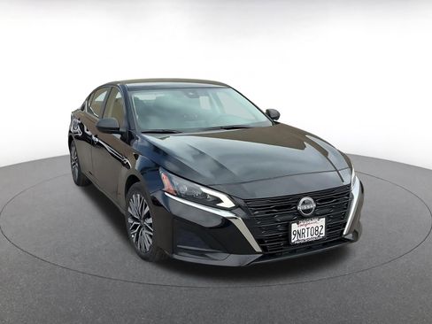 Used 2025 Nissan Altima 2.5 SV image 3