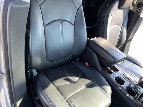 Used 2016 Chevrolet Traverse LT image 29
