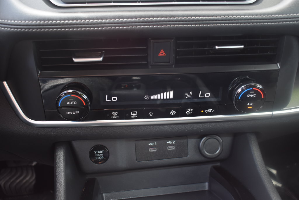 Used 2025 Nissan Rogue SV FWD image 31
