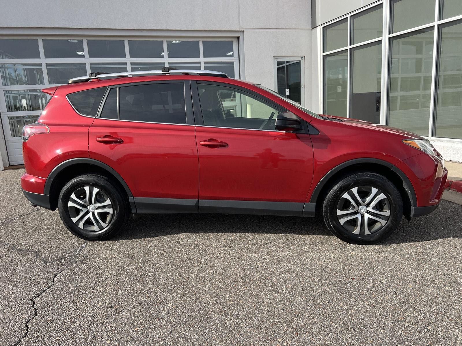 Used 2016 Toyota RAV4 LE AWD/4WD image 19