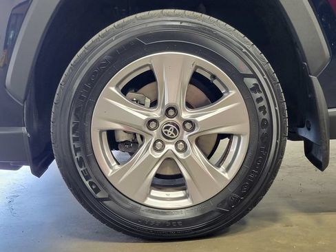 Used 2023 Toyota RAV4 XLE AWD/4WD image 9