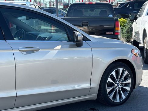 Used 2019 Ford Fusion SE AWD/4WD image 4