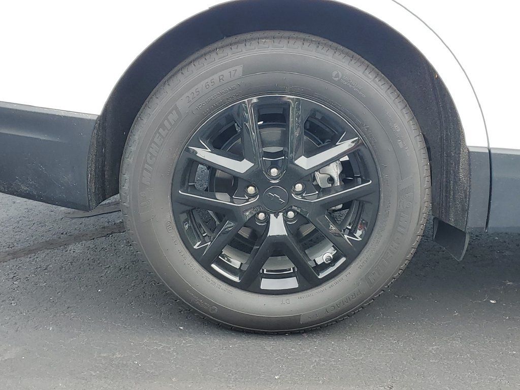 Used 2024 Chevrolet Equinox LT w/ LPO, Floor Liner Package FWD image 32