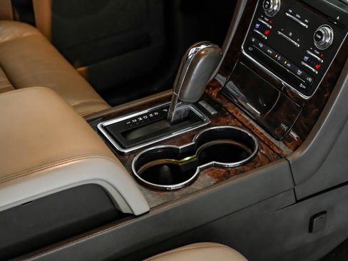 Used 2015 Lincoln Navigator 2WD image 20