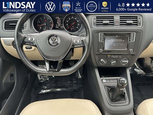 Used 2017 Volkswagen Jetta SE image 9