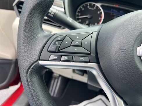 Used 2025 Nissan Altima 2.5 SV FWD image 14