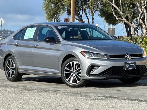 Certified 2025 Volkswagen Jetta Sport image 2