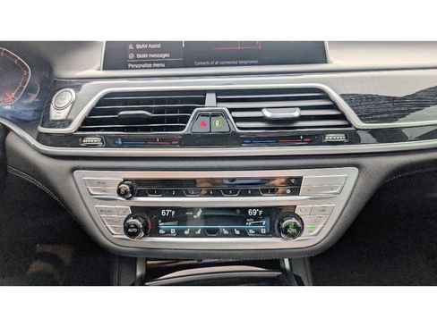 Used 2022 BMW 750i xDrive w/ Executive Package image 29