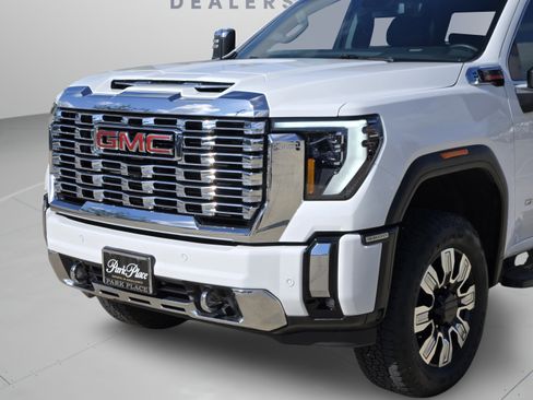 Used 2024 GMC Sierra 3500 Denali AWD/4WD image 33