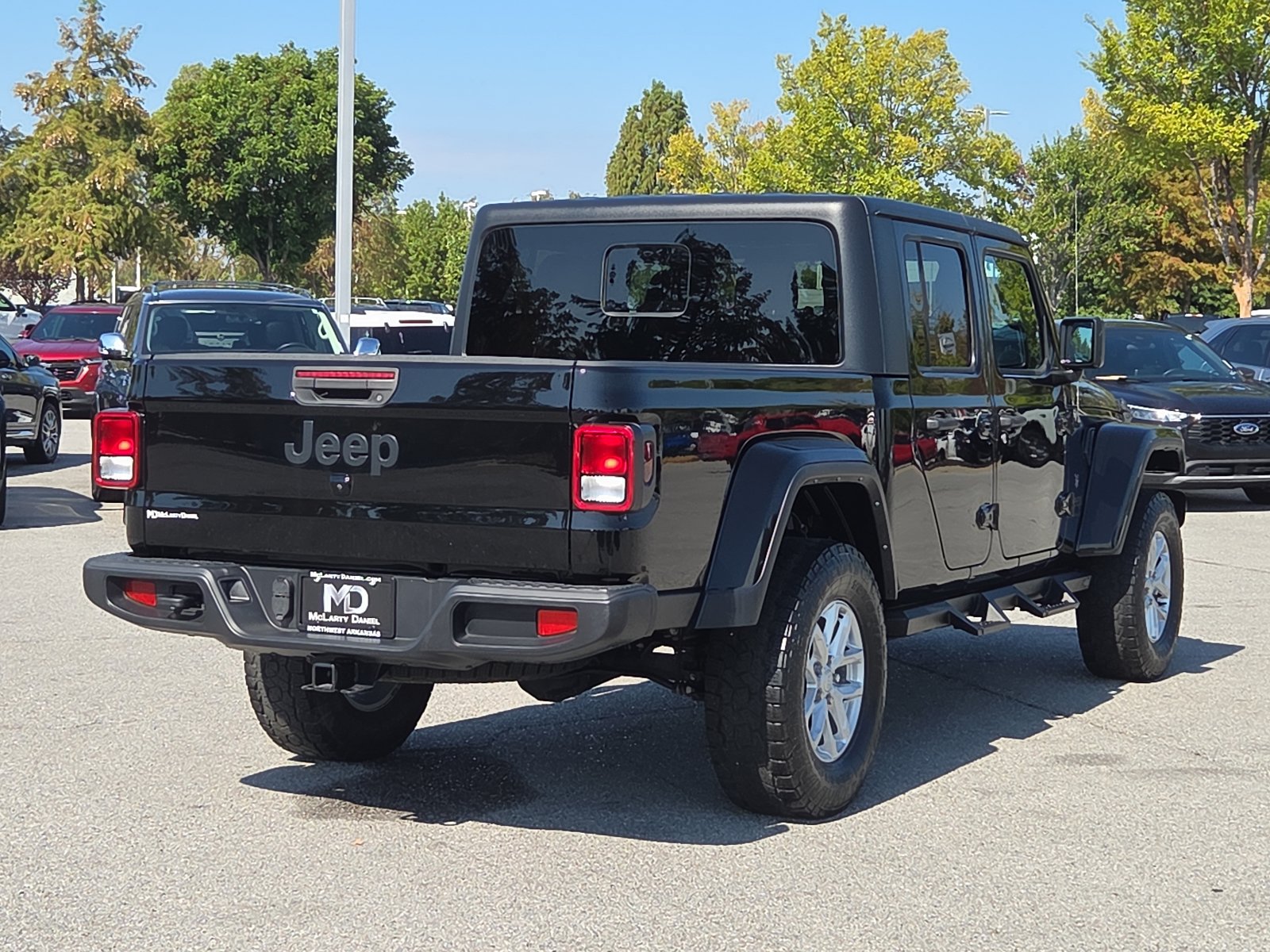 Used 2023 Jeep Gladiator Sport AWD/4WD image 5