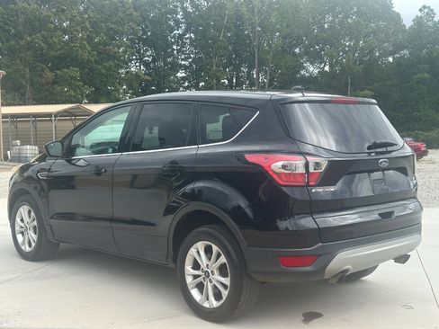 Used 2017 Ford Escape SE image 4