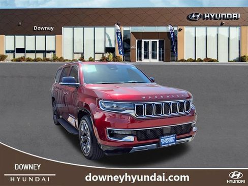 Used 2024 Jeep Wagoneer Series III AWD/4WD image 3
