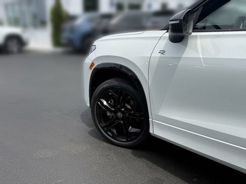 New 2026 Volkswagen Tiguan SE R-Line AWD/4WD image 6