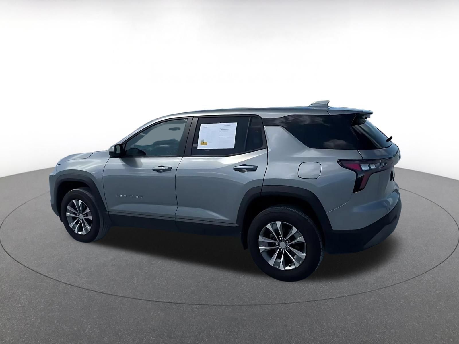 Used 2025 Chevrolet Equinox LT FWD image 9