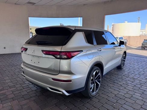Used 2024 Mitsubishi Outlander SE image 4