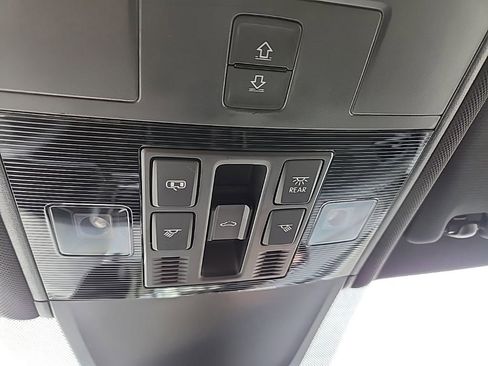 Used 2024 Volkswagen Tiguan SEL R-Line w/ MDO Package, Two-Row AWD/4WD image 17