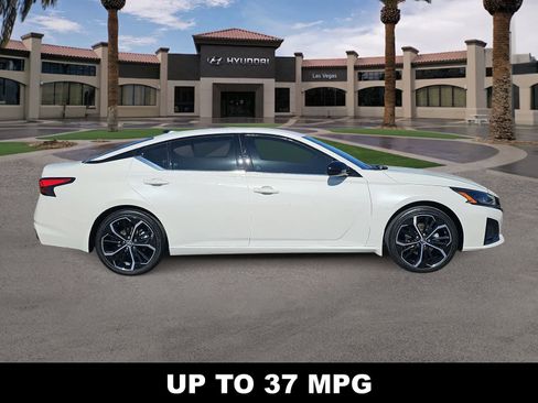Used 2023 Nissan Altima 2.5 SR FWD image 9