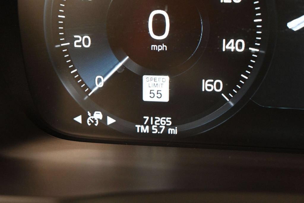 Used 2022 Volvo XC90 T5 Momentum AWD/4WD image 5