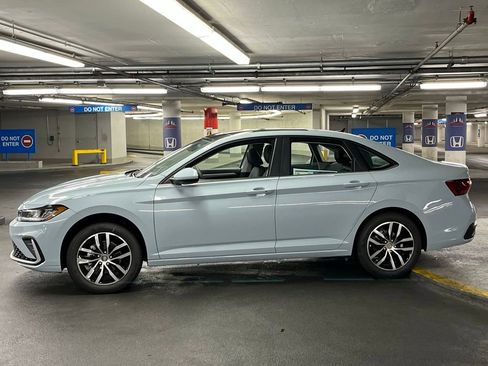New 2025 Volkswagen Jetta SE image 31