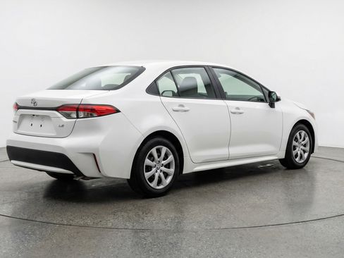 Used 2025 Toyota Corolla LE image 9