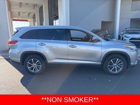 Used 2019 Toyota Highlander XLE image 2