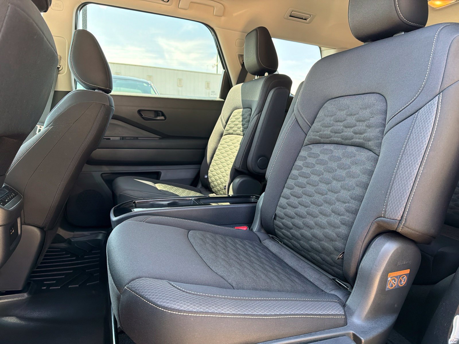 Used 2024 Nissan Pathfinder SV w/ SV Premium Package FWD image 12