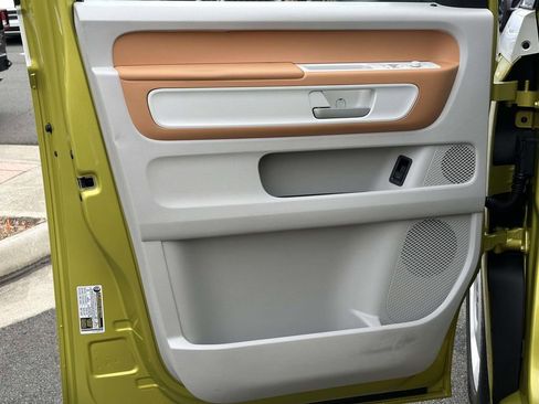 Certified 2025 Volkswagen ID. Buzz 1st Edition image 8
