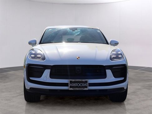 Used 2025 Porsche Macan image 2