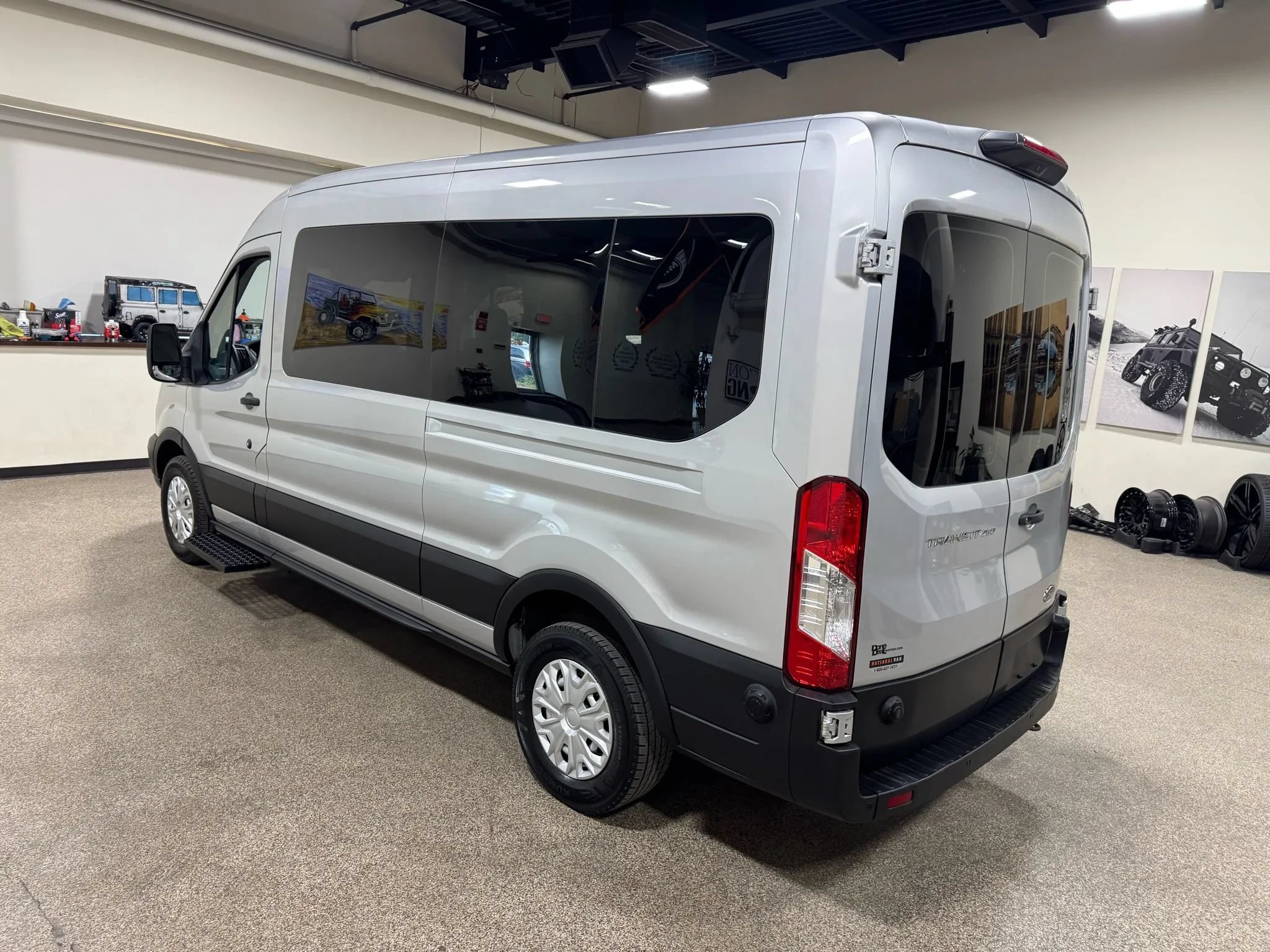 Used 2019 Ford Transit 250 148 Medium Roof RWD image 18