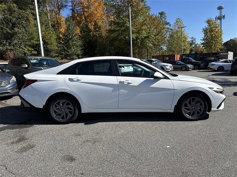 New 2026 Hyundai Elantra Blue image 8