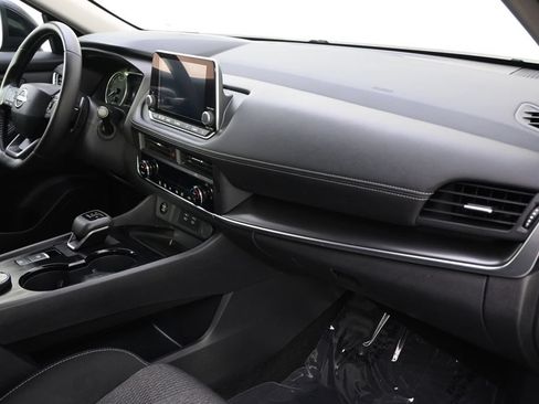 Used 2025 Nissan Rogue SV AWD/4WD image 15