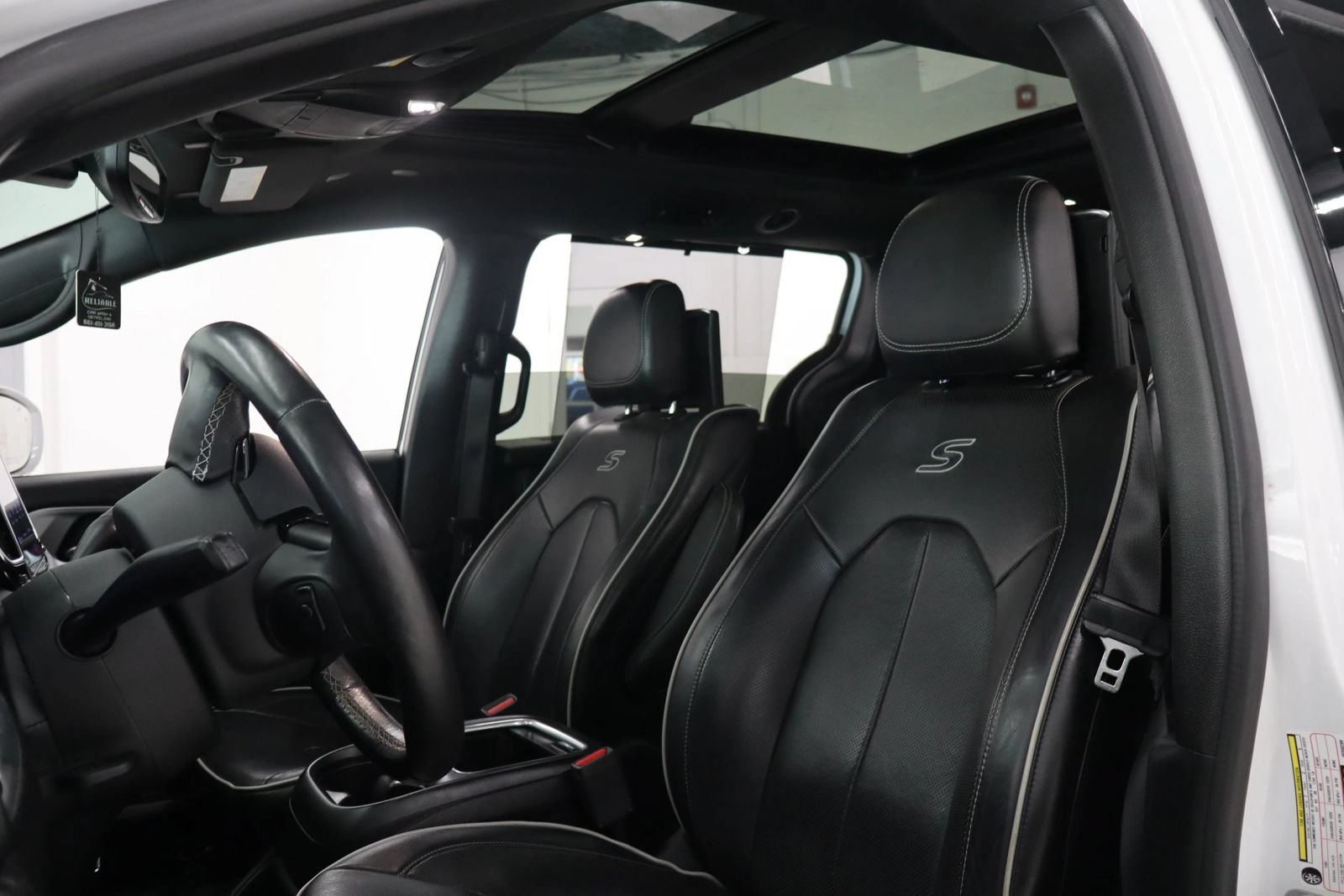 Used 2018 Chrysler Pacifica Limited w/ S Appearance Package FWD image 17