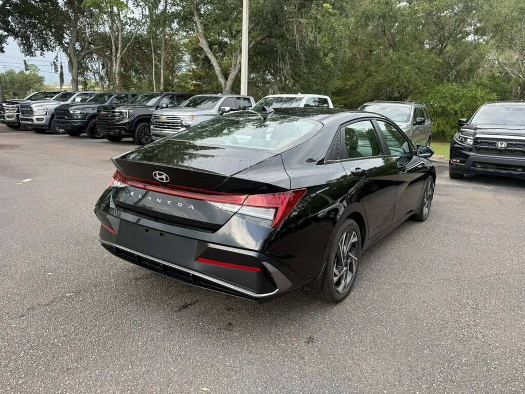 Used 2025 Hyundai Elantra SEL FWD image 10