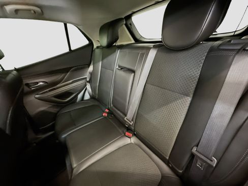 Used 2021 Buick Encore Preferred w/ Safety Package image 29