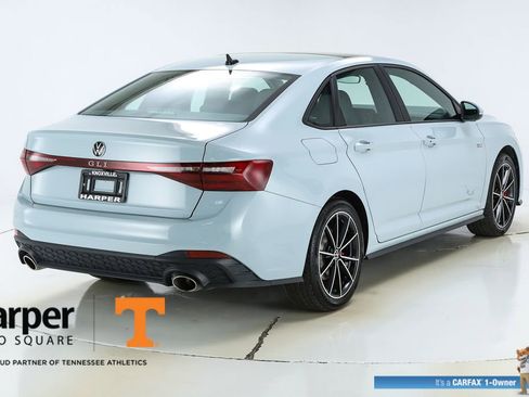 Used 2025 Volkswagen Jetta GLI Autobahn image 9