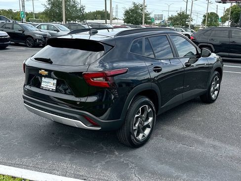 Certified 2024 Chevrolet Trax LT w/ LT Convenience Package FWD image 5