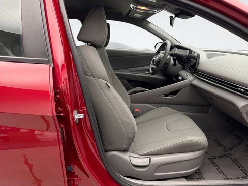 Used 2024 Hyundai Elantra SEL image 17