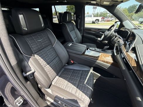 Certified 2024 Cadillac Escalade Premium Luxury Platinum image 28