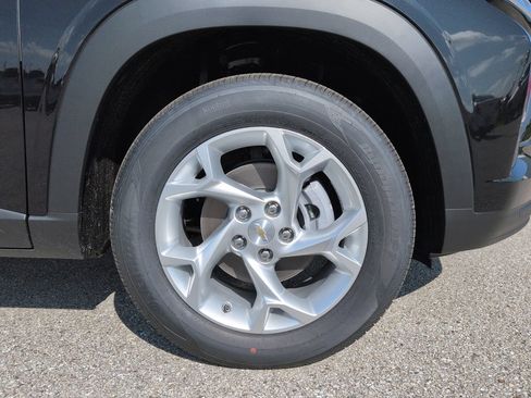New 2026 Chevrolet Trax LS w/ LS Convenience Package FWD image 11