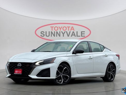 Used 2023 Nissan Altima 2.5 SR image 1