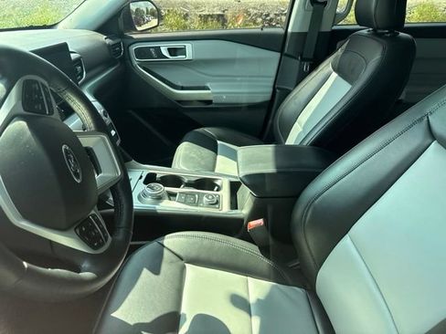 Used 2023 Ford Explorer XLT w/ Equipment Group 202A AWD/4WD image 58
